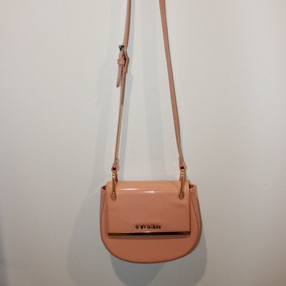✨ Lovely Shoulder Strap G by Guess Purse ✨ - Picture 2 of 8